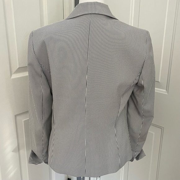 Le Suit Blazer Women 8 Seersucker Ibiza Pinstripe B/W Turn Back Cuff Career Boss - Picture 4 of 14